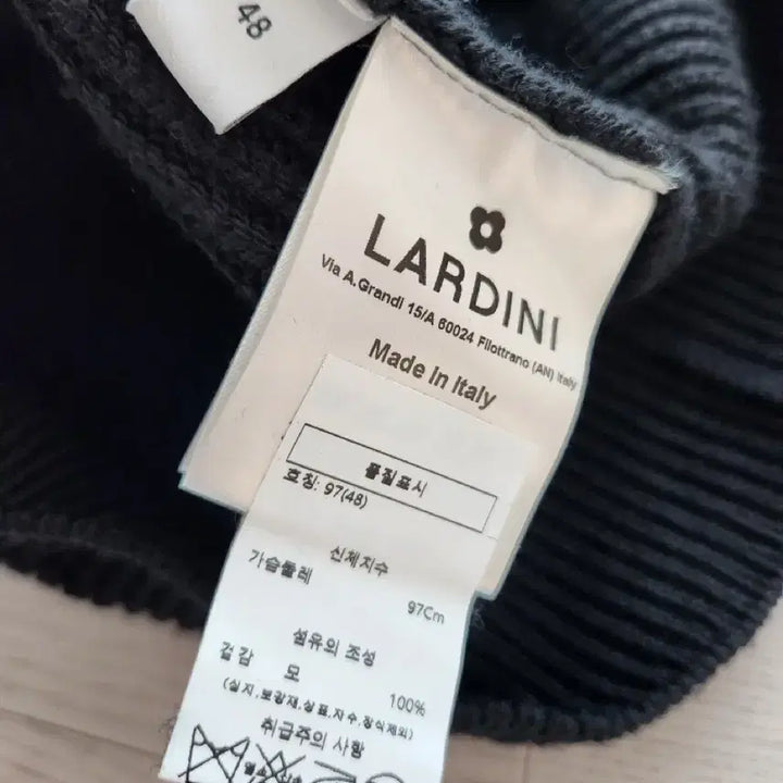 [SOLD OUT] [새제품] 라르디니 집업 니트 48 사이즈