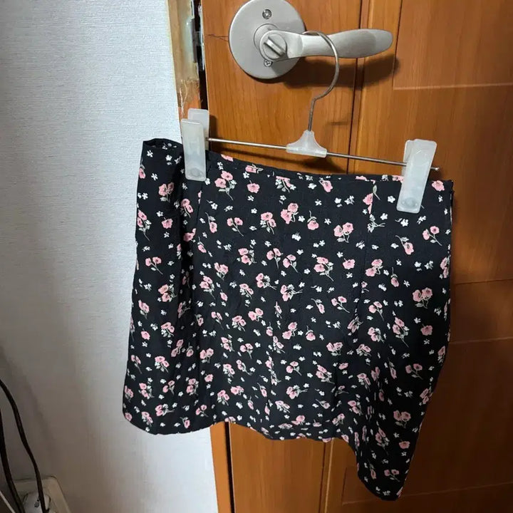 [BUNJANG] Princess Polly Floral Mini Skirt / 프린세스폴리 블랙 플로럴 미니스커트 us 4
