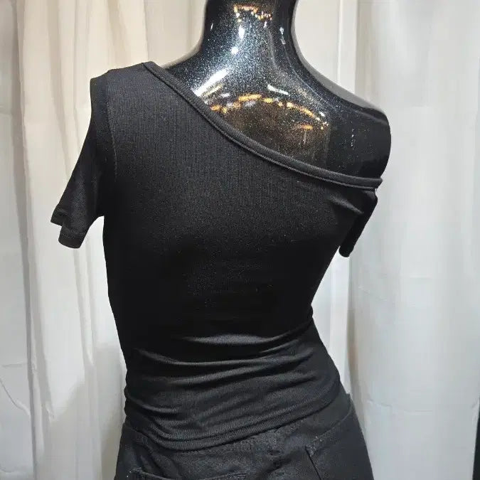 [BUNJANG] Black One-Shoulder Ribbed Short Sleeve Top / 한쪽 오프숄드 골지 블랙 쇼트 반팔