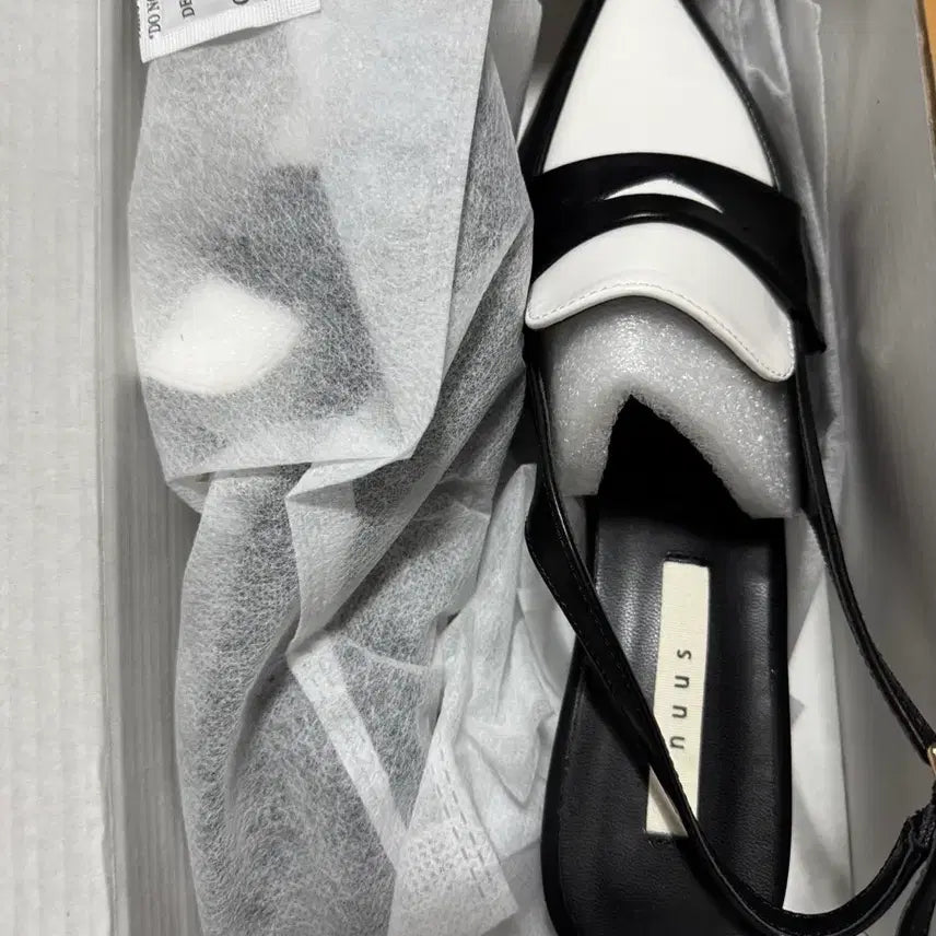 [BUNJANG] Nuus Slingback Heel 235 / (배포 새상품) Nuus 데칸 슬링백 힐 235