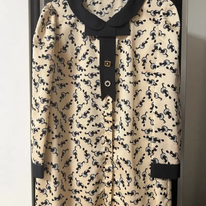 [BUNJANG] Reneyvon Blouse / 레니본 블라우스