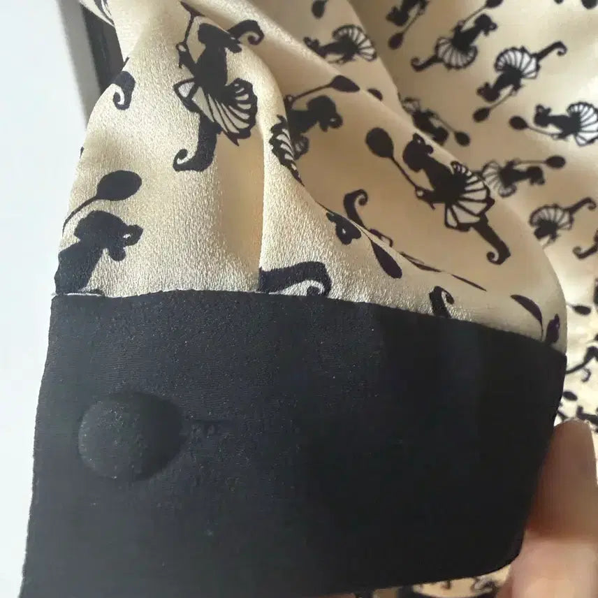 [BUNJANG] Reneyvon Blouse / 레니본 블라우스