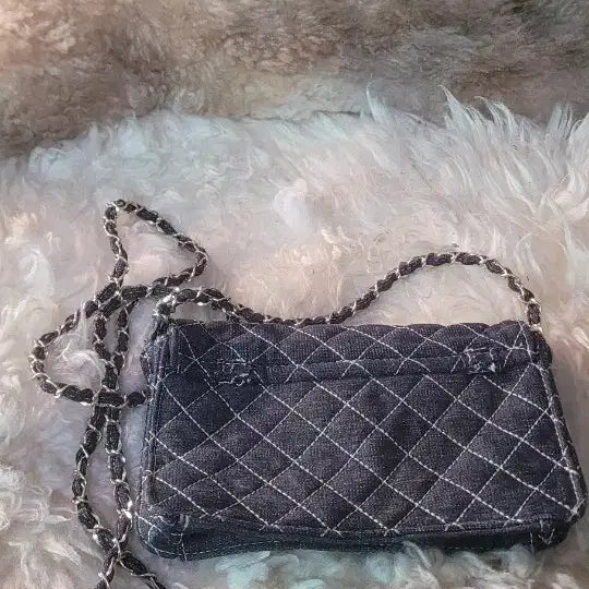 [BUNJANG] Black Quilted Chain Crossbody Bag / 퀼팅 블랙 체인 크로스백
