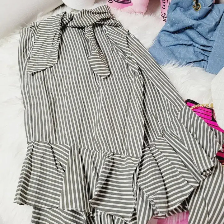 [BUNJANG] Striped Ribbon Blouse with Frill Details / 스트라이프 리본 블라우스 프릴 장식