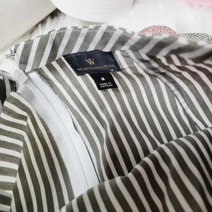 [BUNJANG] Striped Ribbon Blouse with Frill Details / 스트라이프 리본 블라우스 프릴 장식