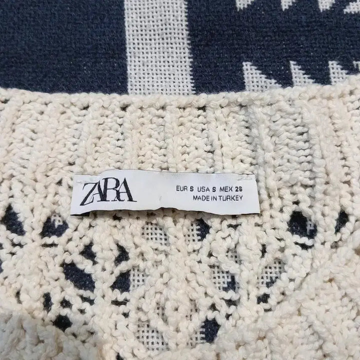 [BUNJANG] ZARA Ivory White Pom-pom Crochet Blouse / ZARA 자라 아이보리 화이트 방울 폼폼 시스루 펀칭 모리걸 코튼블렌드