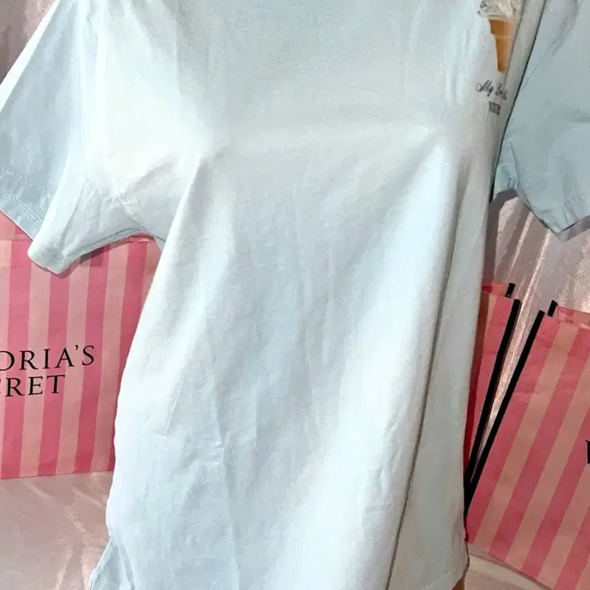 [BUNJANG] Victoria Secret Ice Cream Printed T-Shirt / 아이스크림 프린팅 반팔 티셔츠 하늘색 빅토리아시크