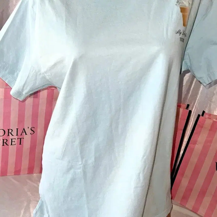[BUNJANG] Victoria Secret Ice Cream Printed T-Shirt / 아이스크림 프린팅 반팔 티셔츠 하늘색 빅토리아시크