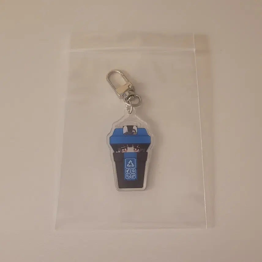 [BUNJANG] Blue Archive Miyu Acrylic Keyring / 블루아카이브 미유 쓰레기통 아크릴 키링