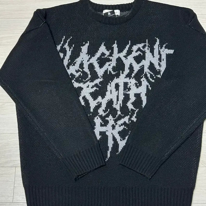 [BUNJANG] Black Lettering Knit Sweater / 블랙 레터링 니트 스웨터