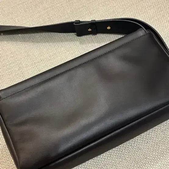 [BUNJANG] orr Soft Flap Bag (Large) / 오르 orr 소프트 플랩백 라지