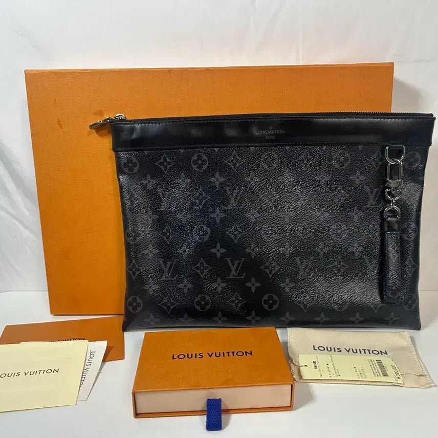 [BUNJANG] Louis Vuitton Discovery Clutch + Dragonne Key Ring / 루이비통 디스커버리 클러치 + 드라곤느 키링 (GM/OS)