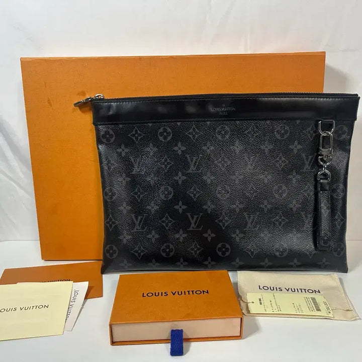 [BUNJANG] Louis Vuitton Discovery Clutch + Dragonne Key Ring / 루이비통 디스커버리 클러치 + 드라곤느 키링 (GM/OS)