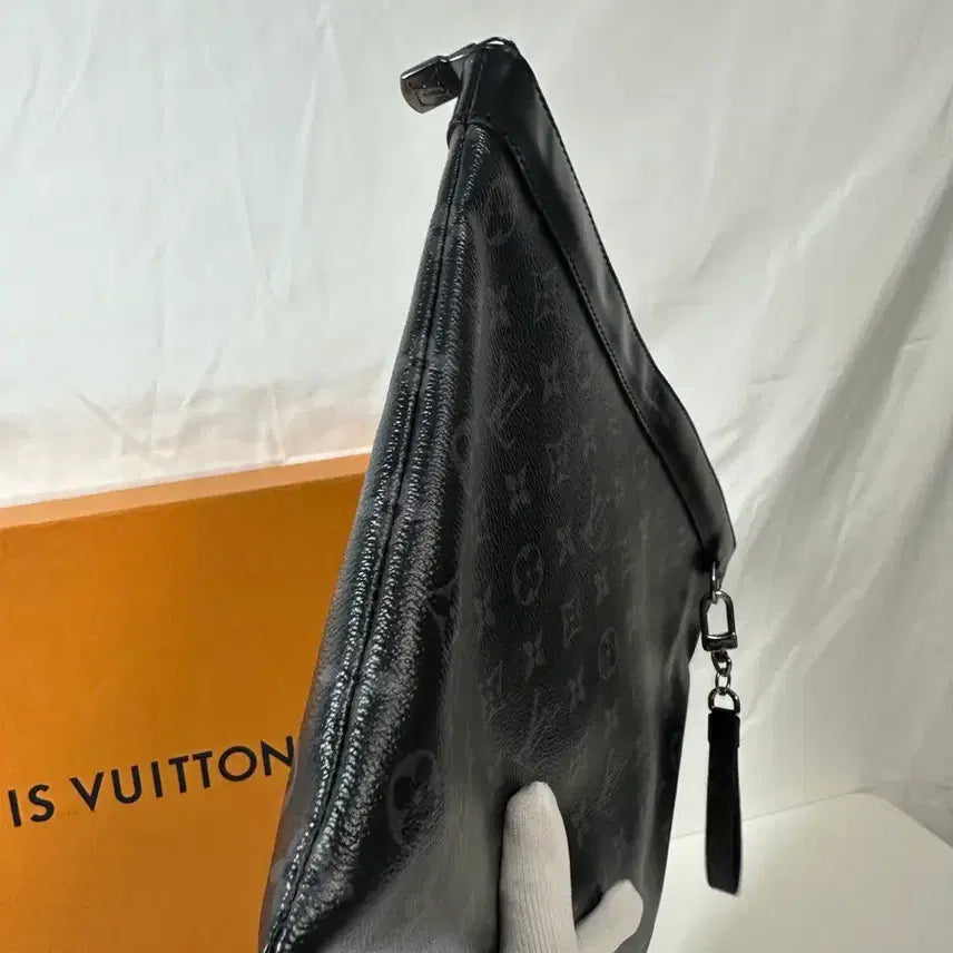 [BUNJANG] Louis Vuitton Discovery Clutch + Dragonne Key Ring / 루이비통 디스커버리 클러치 + 드라곤느 키링 (GM/OS)