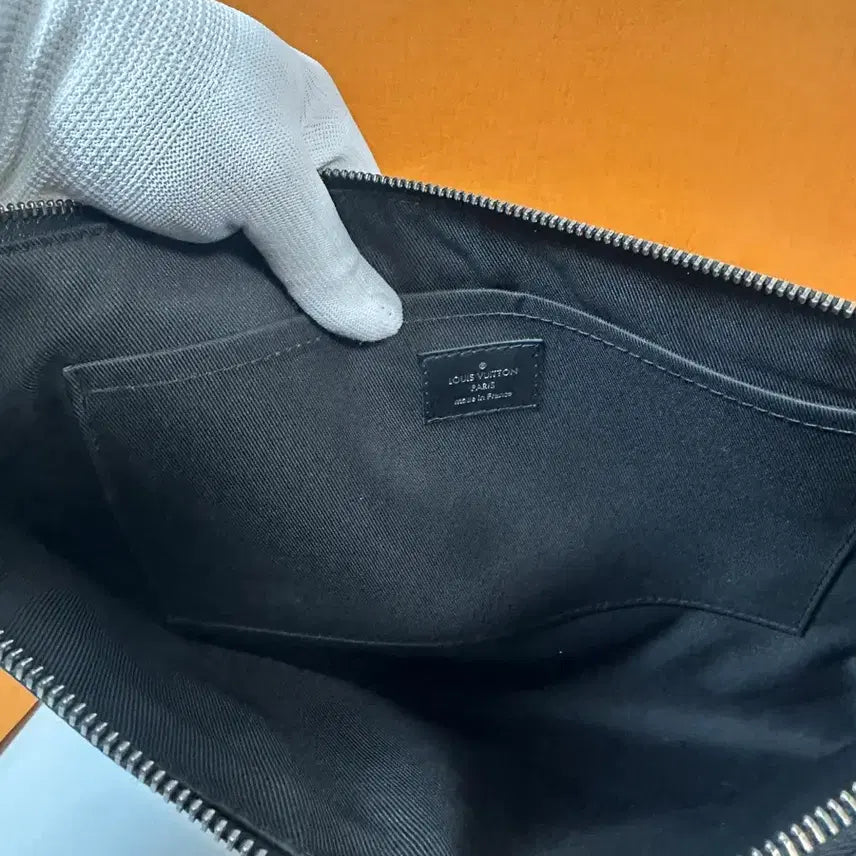 [BUNJANG] Louis Vuitton Discovery Clutch + Dragonne Key Ring / 루이비통 디스커버리 클러치 + 드라곤느 키링 (GM/OS)