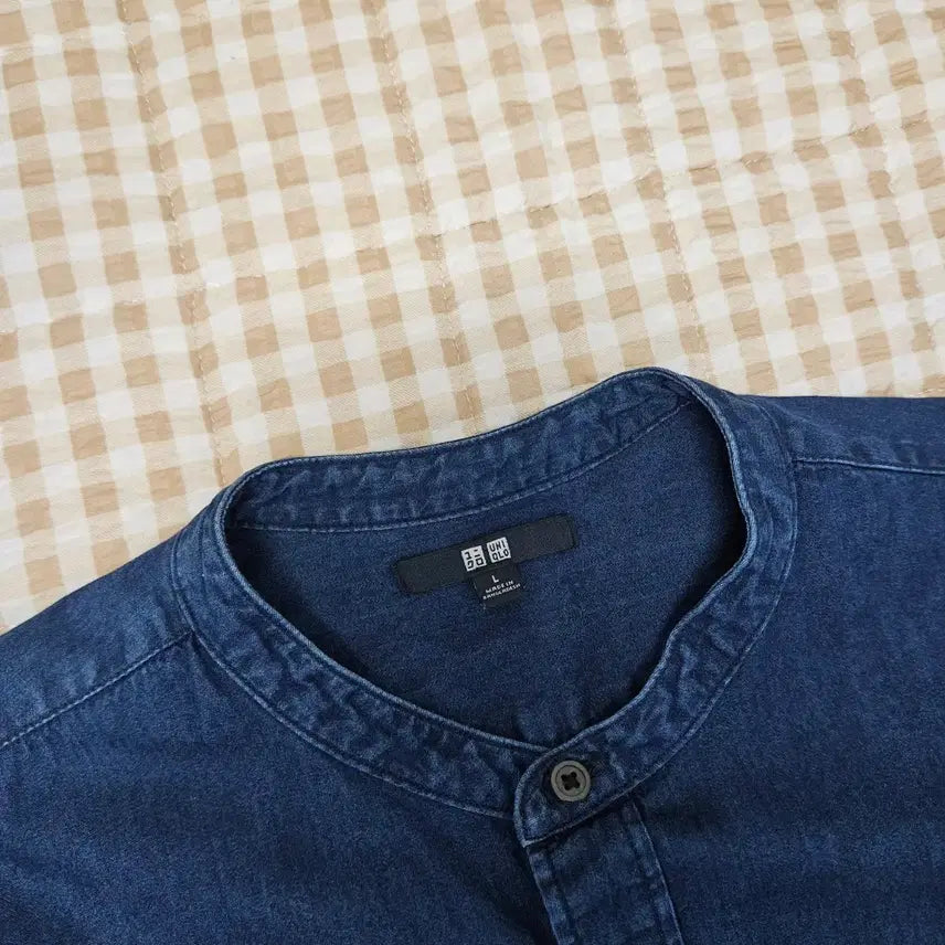 [BUNJANG] Uniqlo Henley Denim Shirt (Men&