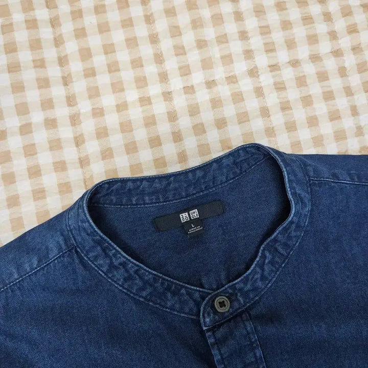 [BUNJANG] Uniqlo Henley Denim Shirt (Men&