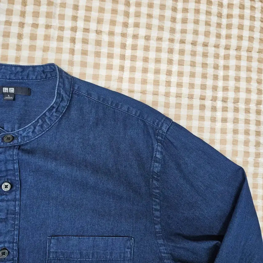 [BUNJANG] Uniqlo Henley Denim Shirt (Men&