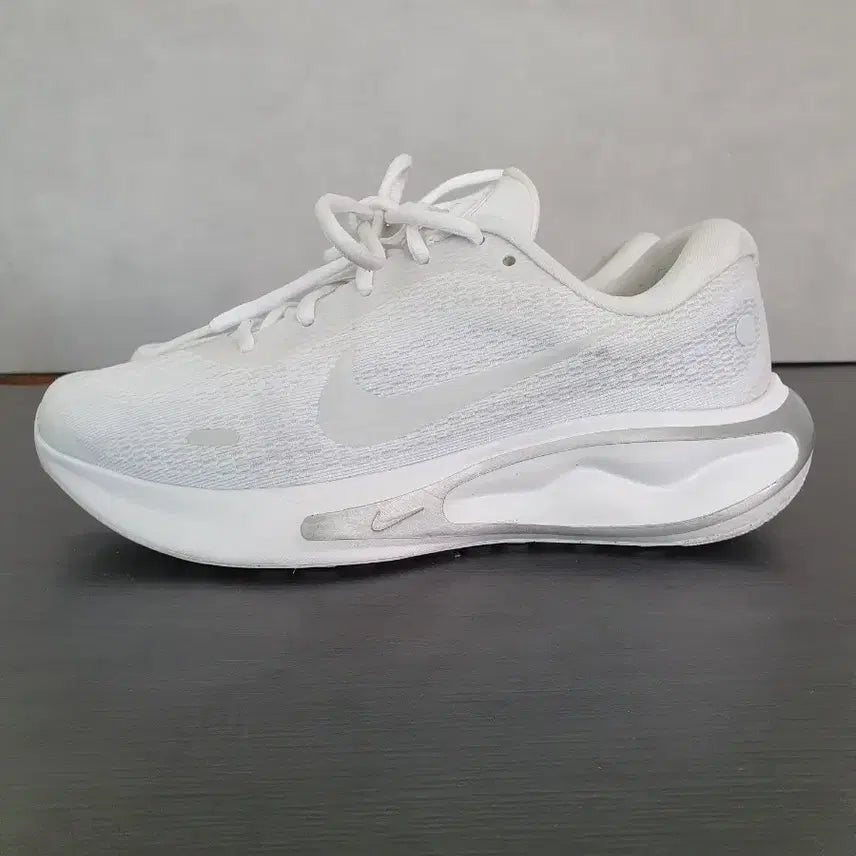 [BUNJANG] Nike Journey Run White (240) / 나이키 저니 런 화이트 (240)