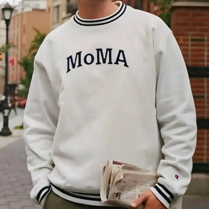 [BUNJANG] Champion MOMA Unisex Crewneck Sweatshirt / 챔피온 champion MOMA 모마 남녀공용 맨투맨 판매합니다