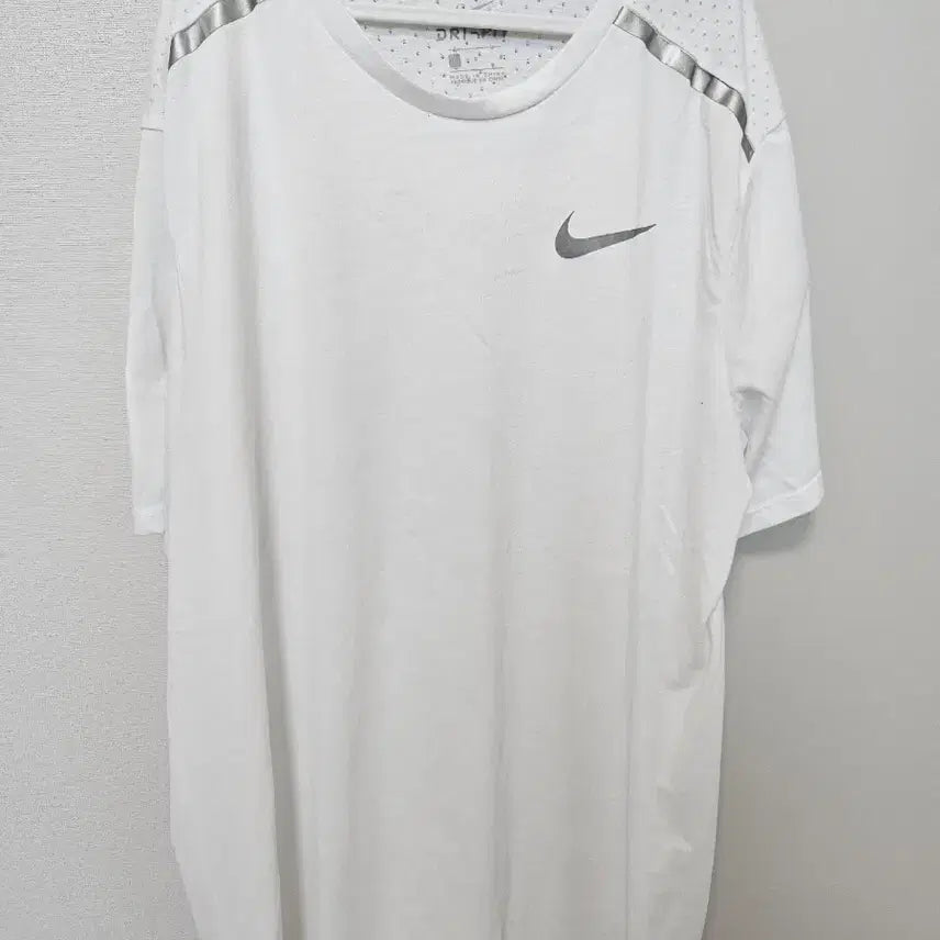 [SOLD OUT] 나이키 드라이핏 러닝 반팔 티셔츠 화이트