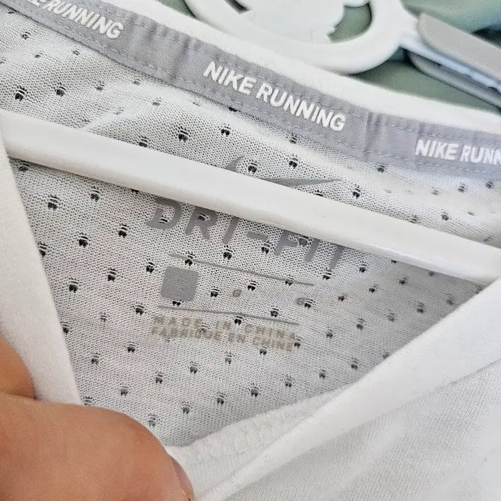 [SOLD OUT] 나이키 드라이핏 러닝 반팔 티셔츠 화이트