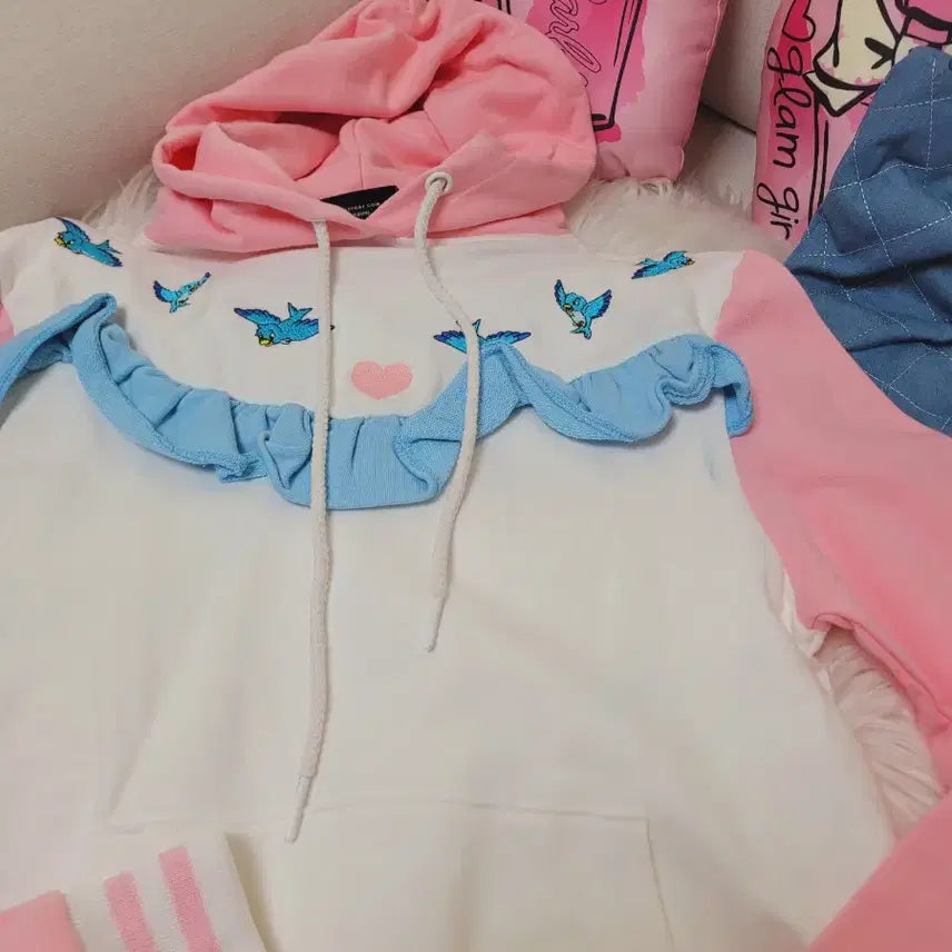 [BUNJANG] Lazy Oaf Bluebird Embroidery Hooded Sweatshirt / 핑크 배색 블루버드 자수 후드티 레이지오프