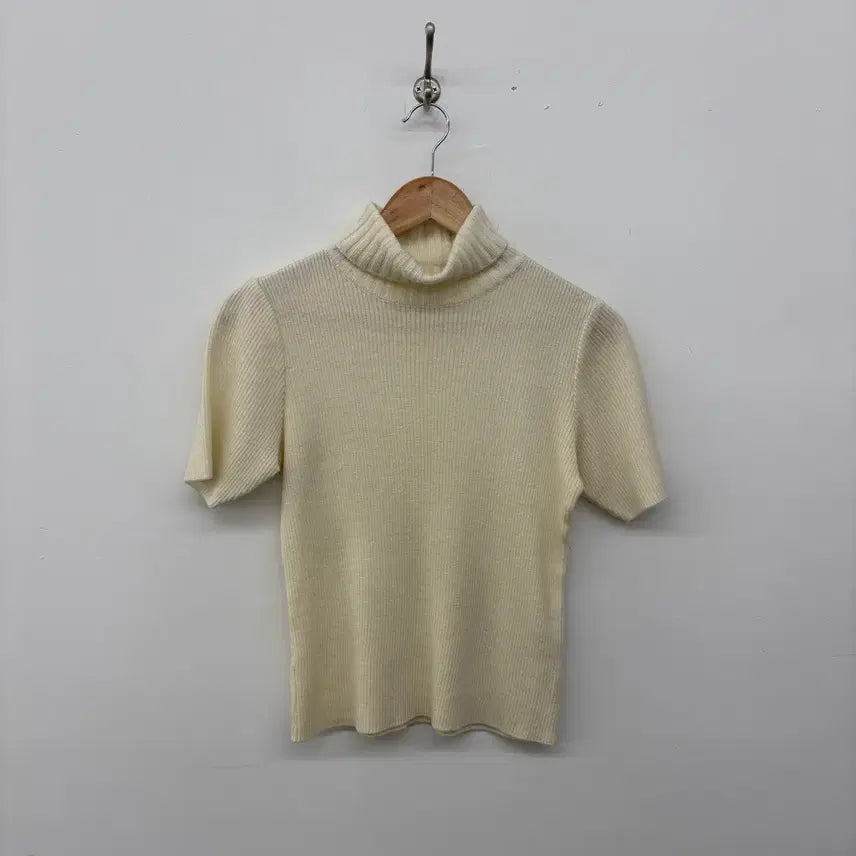 [BUNJANG] Courrèges Ivory Ribbed Half-Sleeve Polo Knit Top / 꾸레쥬 아이보리 골지 반팔 폴라 니트 여성 S