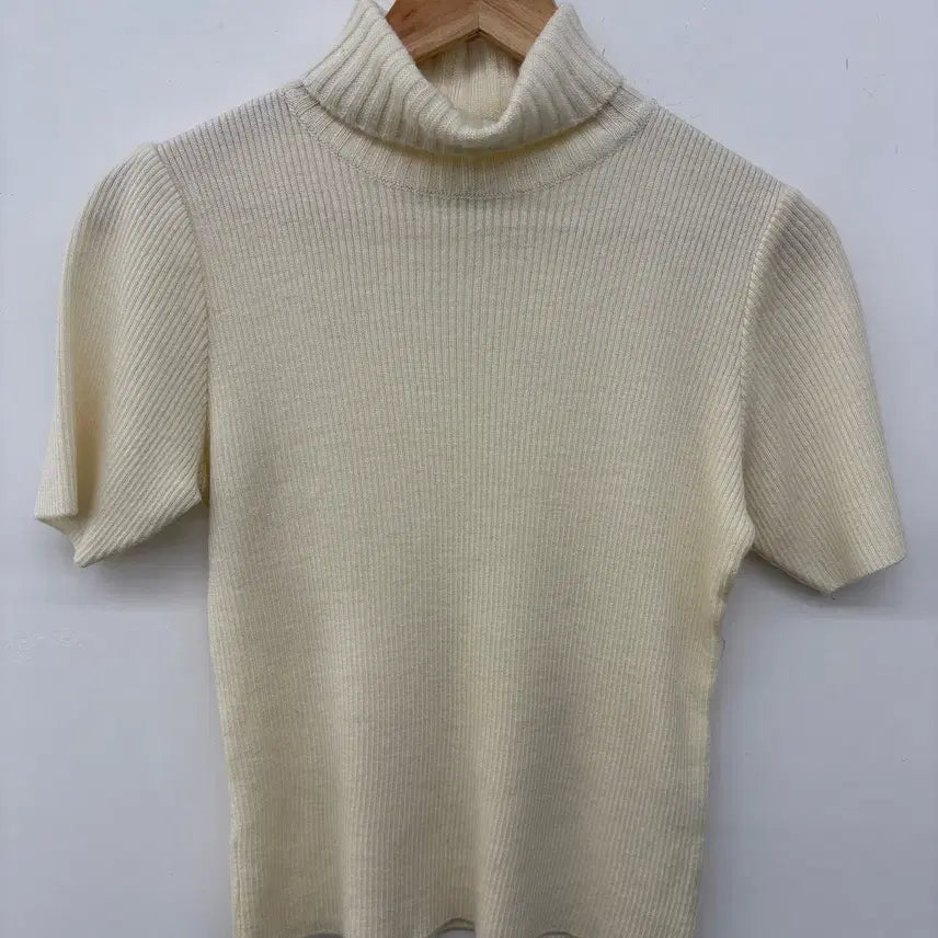 [BUNJANG] Courrèges Ivory Ribbed Half-Sleeve Polo Knit Top / 꾸레쥬 아이보리 골지 반팔 폴라 니트 여성 S