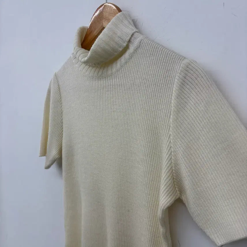 [BUNJANG] Courrèges Ivory Ribbed Half-Sleeve Polo Knit Top / 꾸레쥬 아이보리 골지 반팔 폴라 니트 여성 S