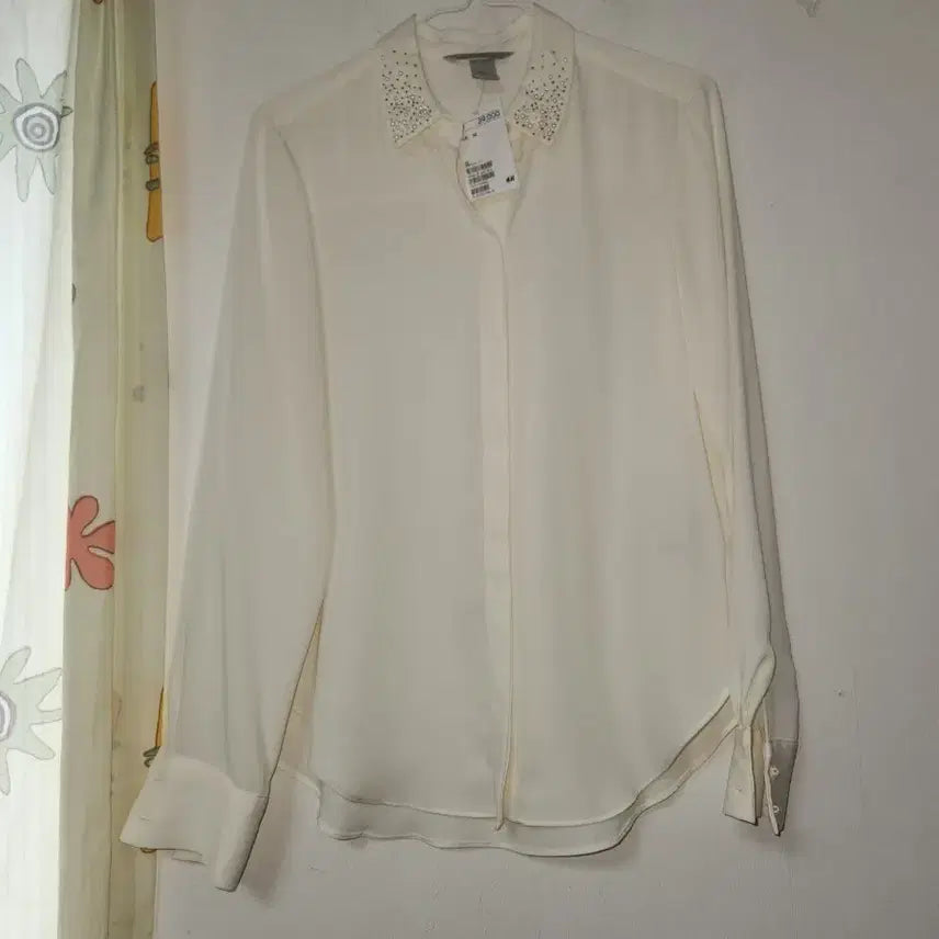 [BUNJANG] H&amp;M Ivory Blouse with Rhinestone Collar - Size S / H&amp;M 아이보리 블라우스 카라 장식S