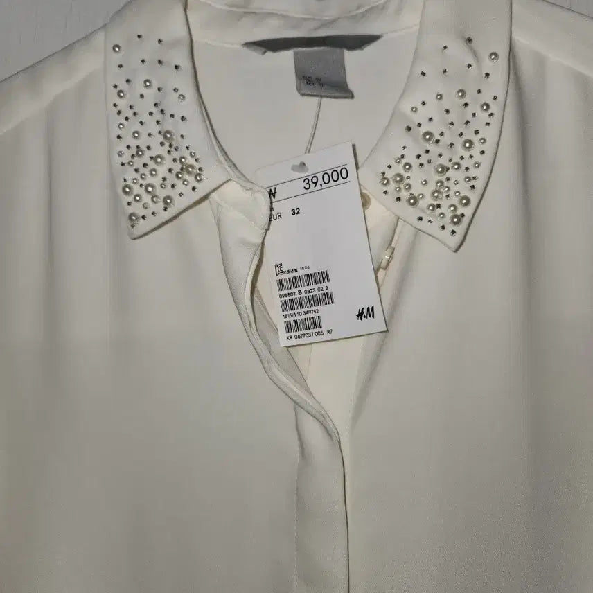 [BUNJANG] H&amp;M Ivory Blouse with Rhinestone Collar - Size S / H&amp;M 아이보리 블라우스 카라 장식S