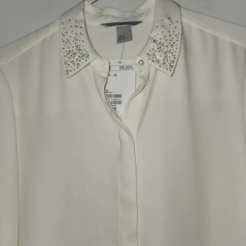 [BUNJANG] H&amp;M Ivory Blouse with Rhinestone Collar - Size S / H&amp;M 아이보리 블라우스 카라 장식S