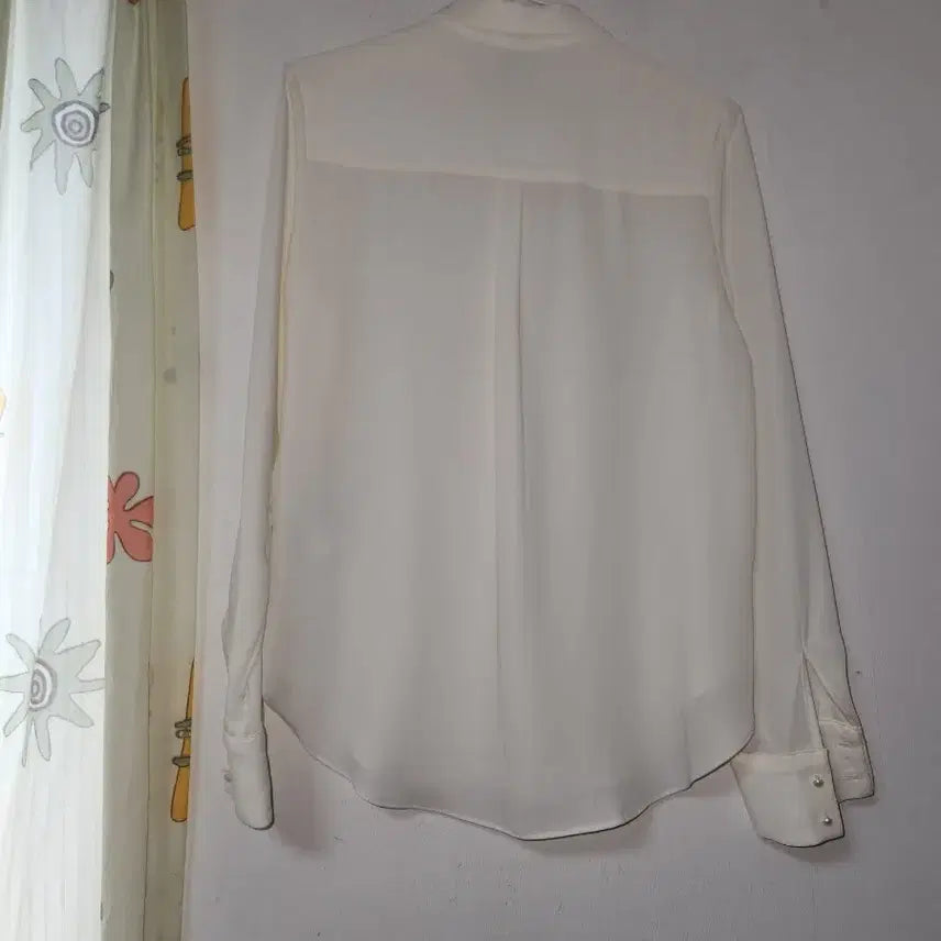 [BUNJANG] H&amp;M Ivory Blouse with Rhinestone Collar - Size S / H&amp;M 아이보리 블라우스 카라 장식S