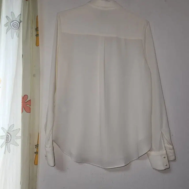 [BUNJANG] H&amp;M Ivory Blouse with Rhinestone Collar - Size S / H&amp;M 아이보리 블라우스 카라 장식S