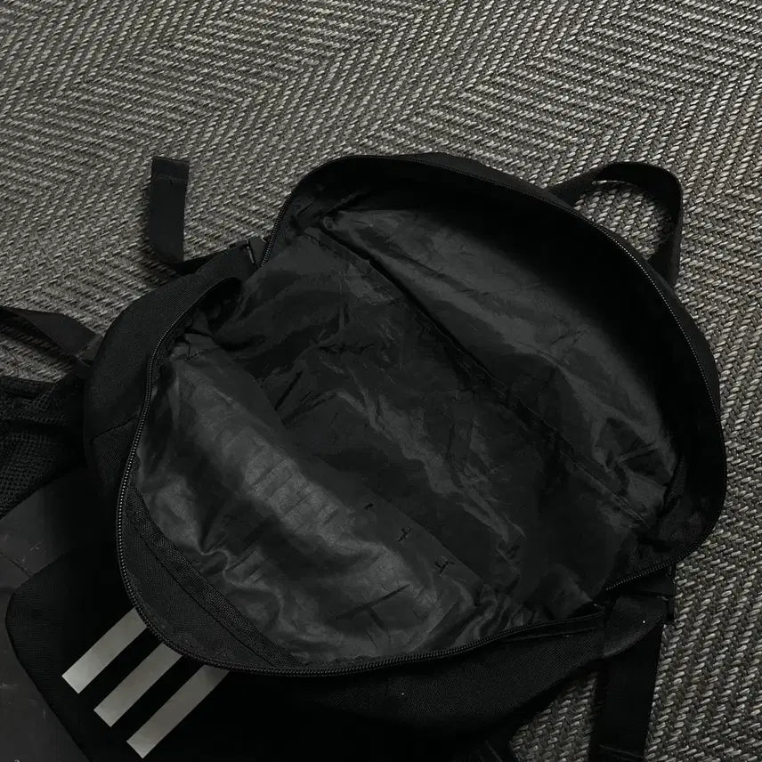 [SOLD OUT] 아디다스 삼선 스트라이프 디테일 백팩 블랙y 4778