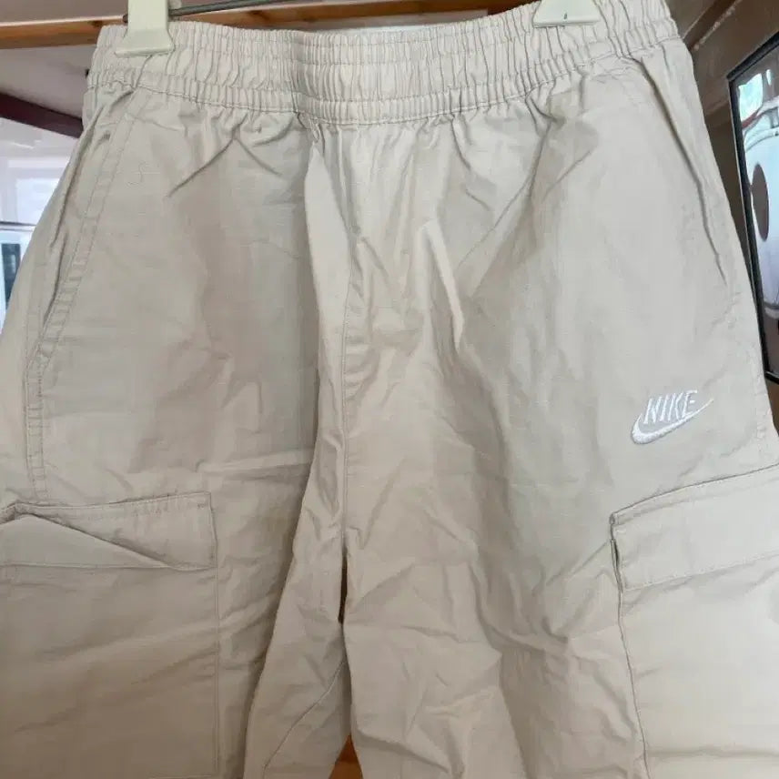 [BUNJANG] Nike Swoosh Beige Cargo Shorts / 나이키 스우시 반바지