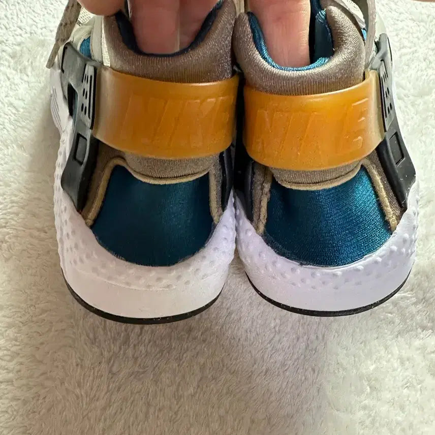 [BUNJANG] Nike Huarache 240 Sneakers / 나이키 허라취 240