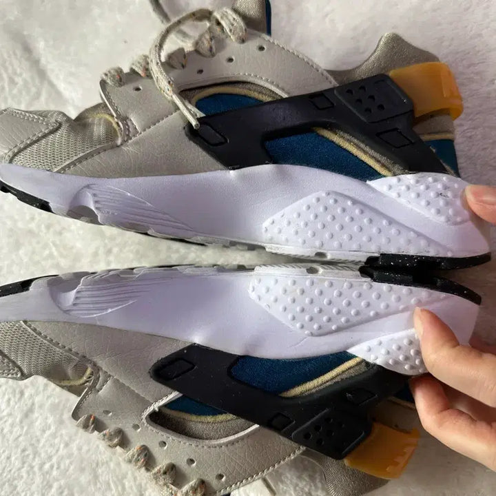 [BUNJANG] Nike Huarache 240 Sneakers / 나이키 허라취 240