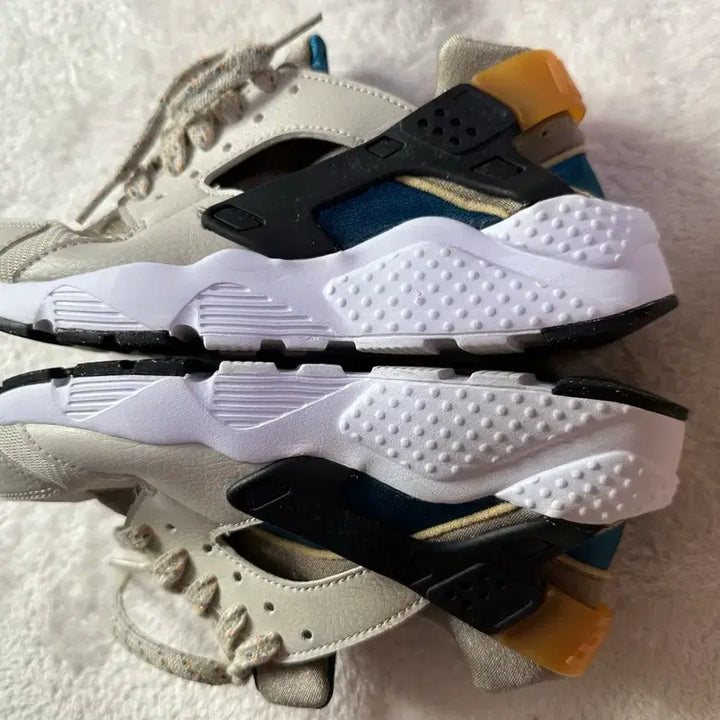 [BUNJANG] Nike Huarache 240 Sneakers / 나이키 허라취 240