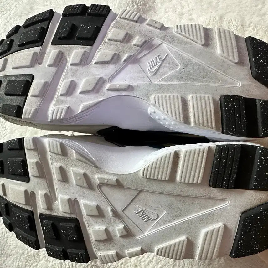 [BUNJANG] Nike Huarache 240 Sneakers / 나이키 허라취 240