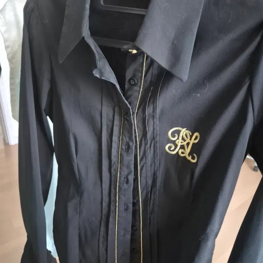 [BUNJANG] Jelly Black Gold Embellished Shirt / Jelly 블랙 금장 장식 셔츠(새상품 )
