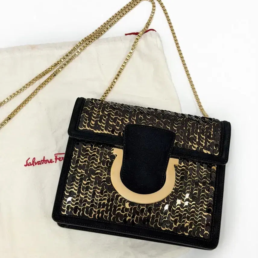 [BUNJANG] Ferragamo Gancini Sequin Crossbody Bag / 페라가모 스웨이드 시퀸 간치니 체인 크로스백