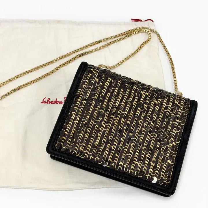 [BUNJANG] Ferragamo Gancini Sequin Crossbody Bag / 페라가모 스웨이드 시퀸 간치니 체인 크로스백