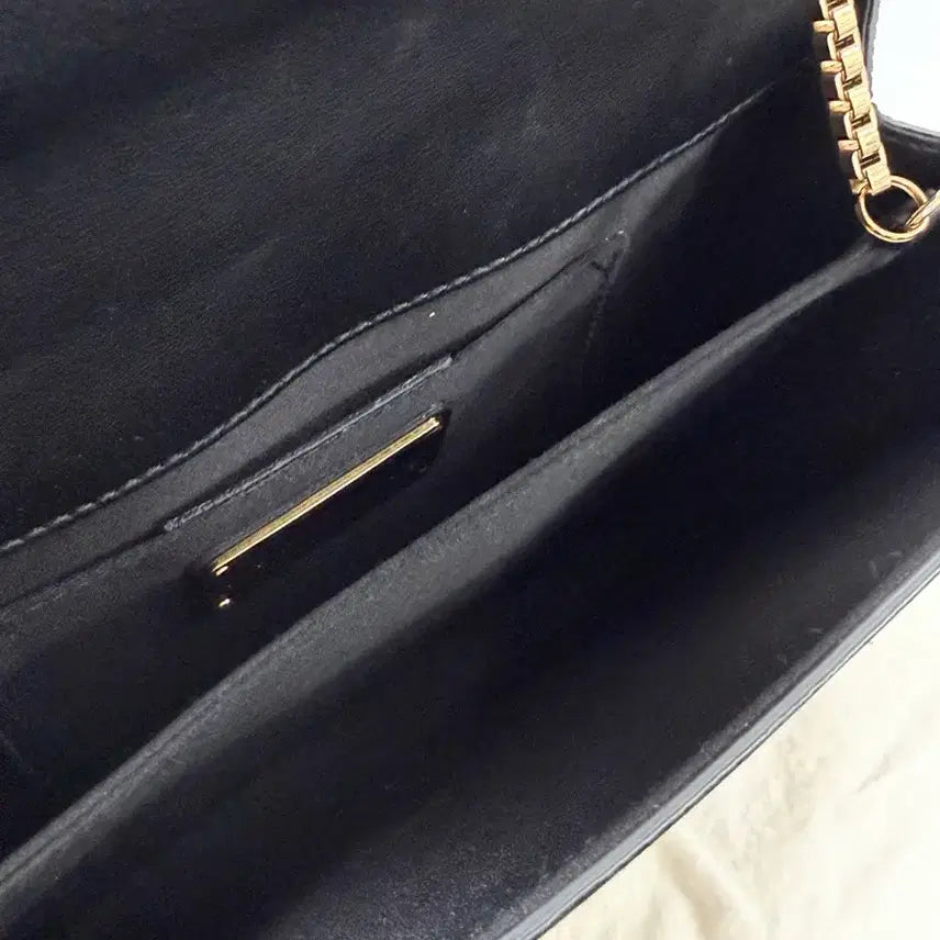 [BUNJANG] Ferragamo Gancini Sequin Crossbody Bag / 페라가모 스웨이드 시퀸 간치니 체인 크로스백