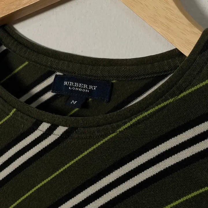 [BUNJANG] Burberry Knight Logo Striped Knit Sweater / 버버리 사선 스트라이프 기마로고 니트