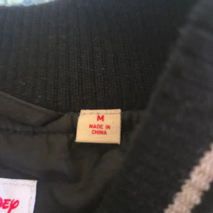[SOLD OUT] 일본 빈티지 블랙 화이트 미키마우스 콜라보 스카잔 스카잔 자켓 M