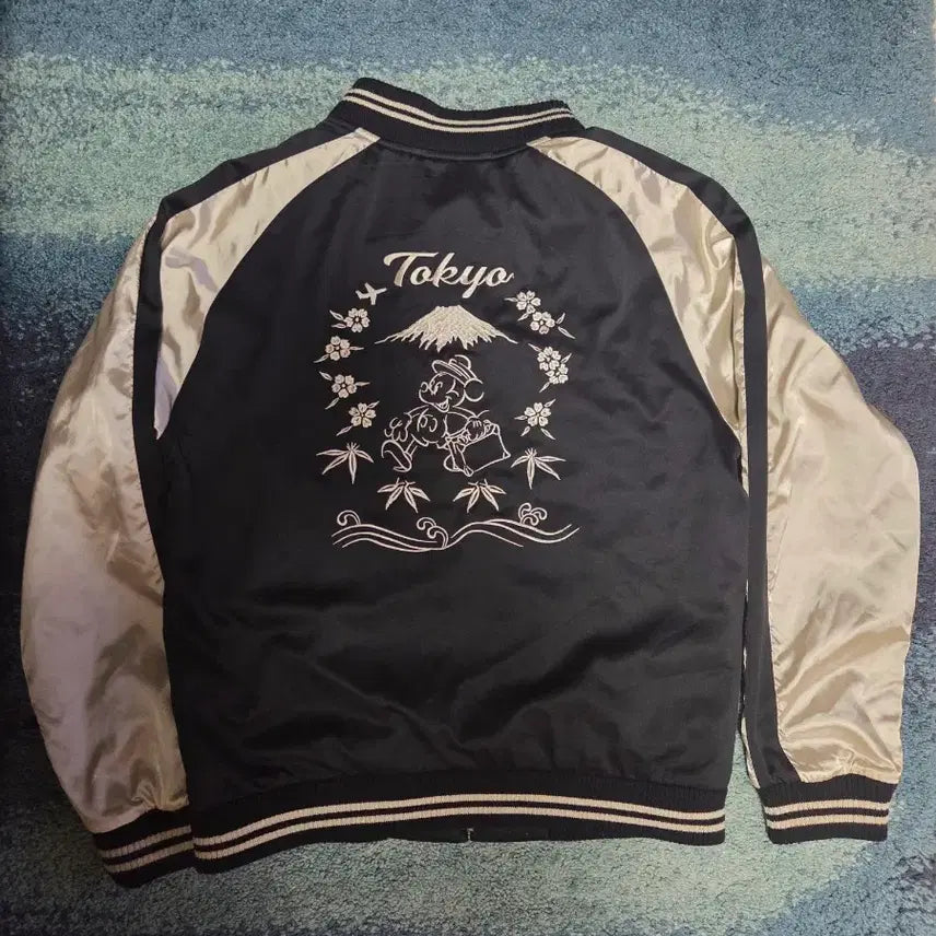 [SOLD OUT] 일본 빈티지 블랙 화이트 미키마우스 콜라보 스카잔 스카잔 자켓 M