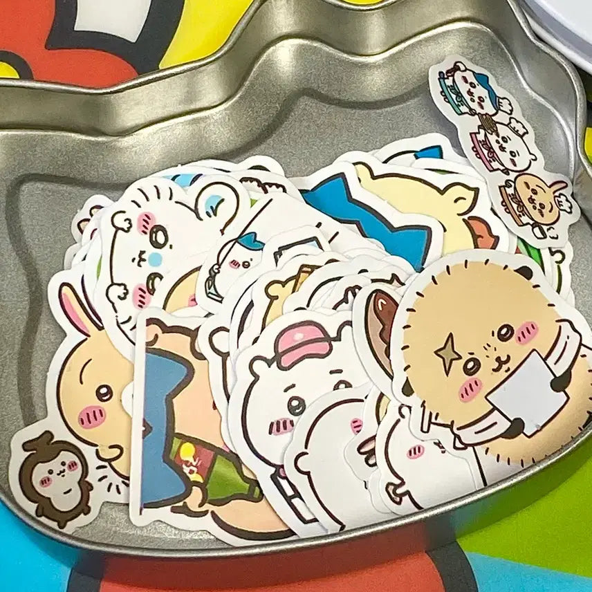 [BUNJANG] Hello Kitty Tin Case + Chiikawa Sticker Set / 키티 틴케이스 + 치이카와 스티커 50p 세트 고전키티보관함 먼작귀