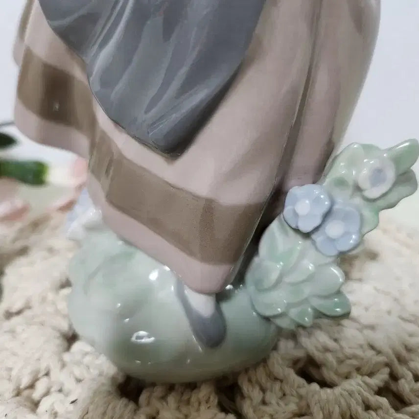 [BUNJANG] Lladro Sweet Scent Figurine / 야드로 달콤한 향기 피겨린